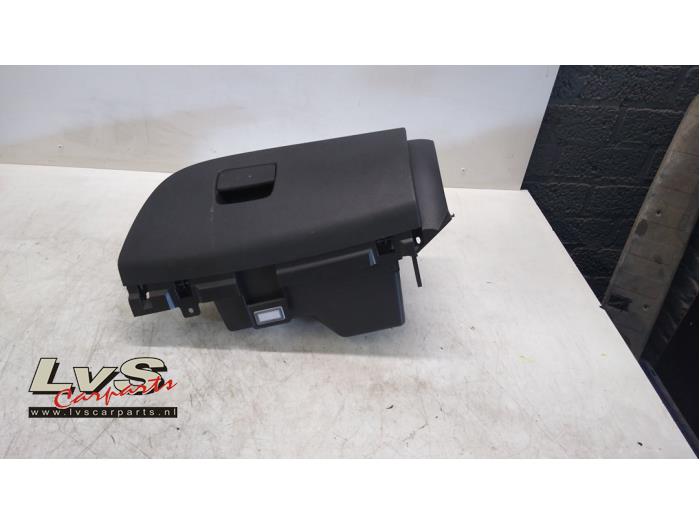 Opel Adam Glovebox