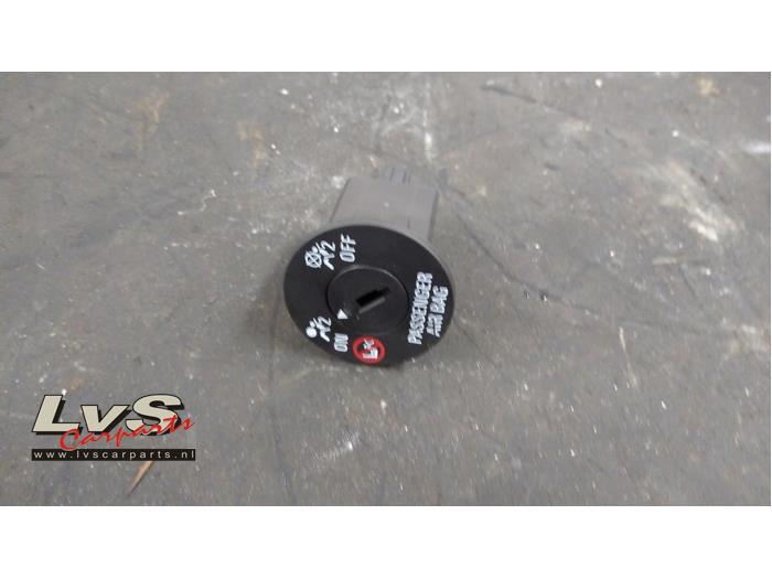 Opel Adam Airbag lock