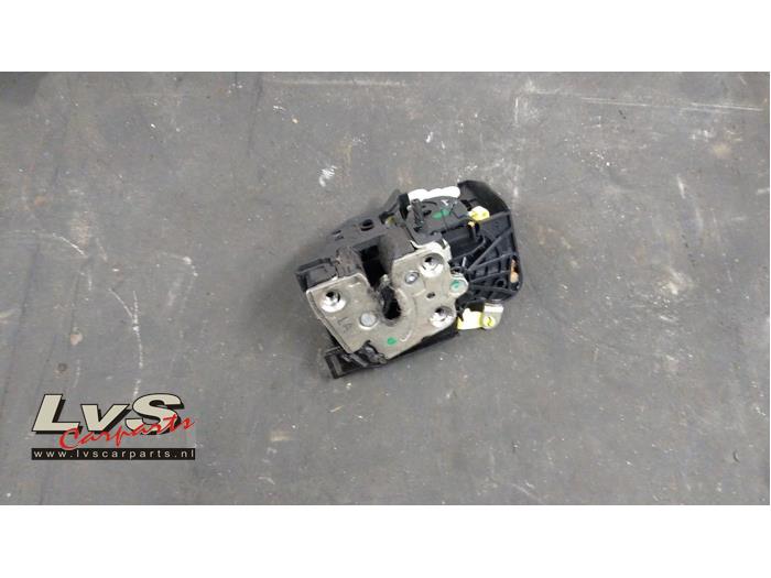 Dacia Sandero Deurslot Mechaniek 4Deurs links-achter