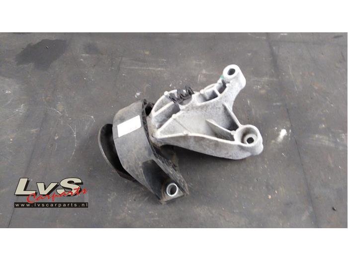 Dacia Sandero Motorsteun