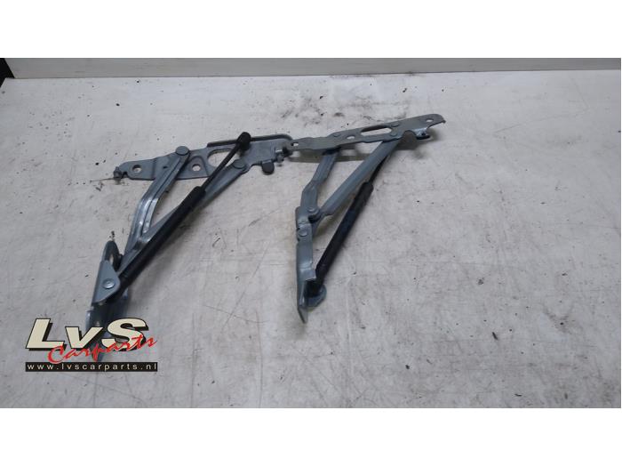 Audi TT Tailgate hinge