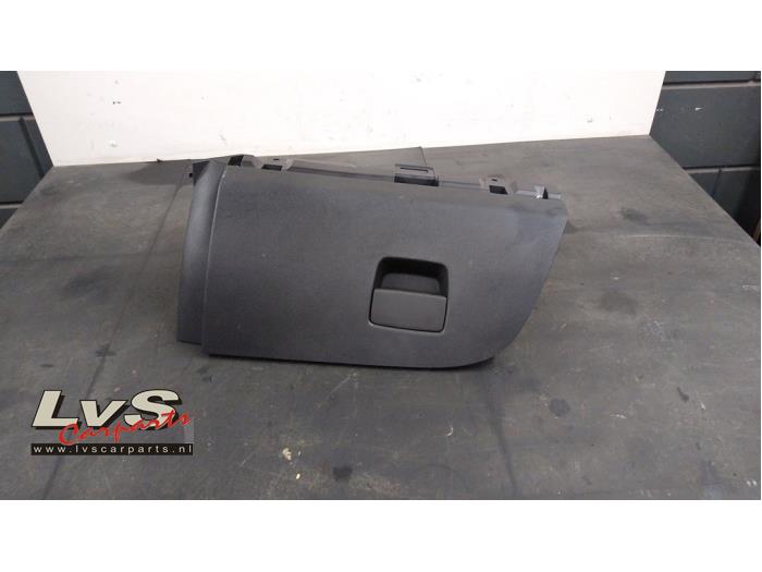 Opel Adam Glovebox
