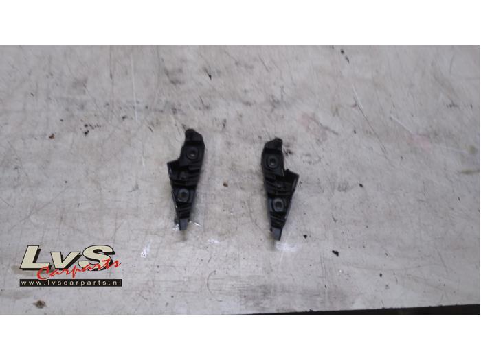 Volkswagen Passat Bumpersteun midden-achter