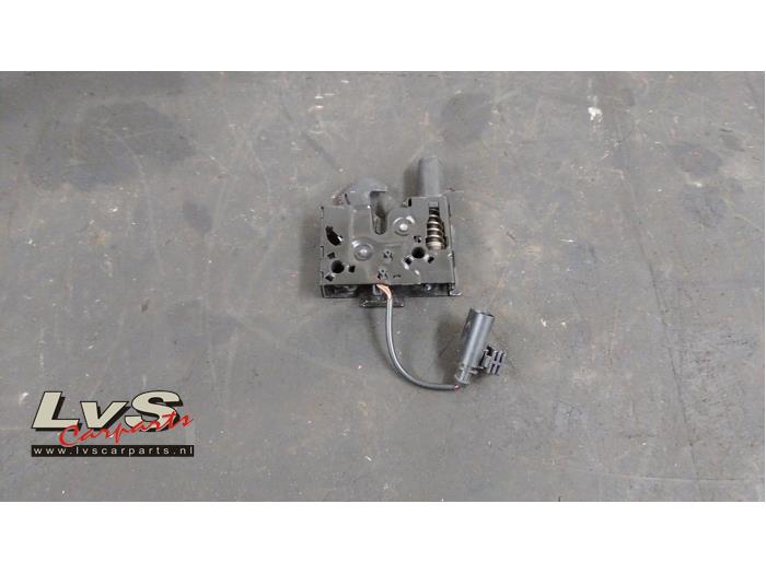 Volkswagen Polo Slotmechaniek Motorkap