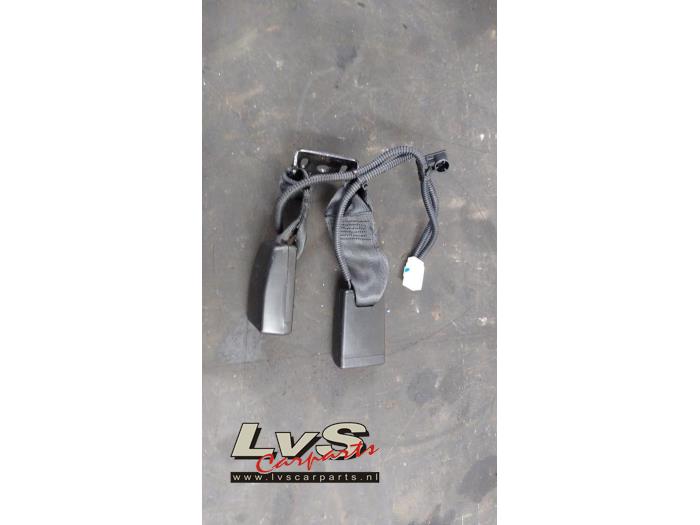 Kia Picanto Insertion ceinture de sécurité arrière centre