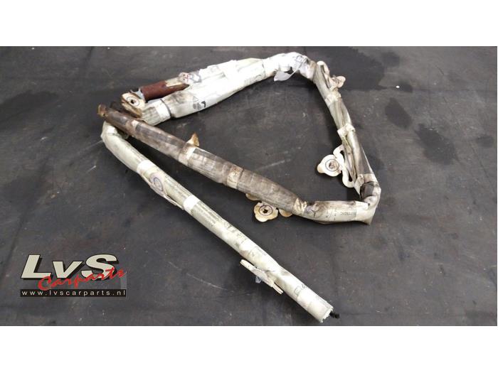 Mercedes CLA Airbag hemel links