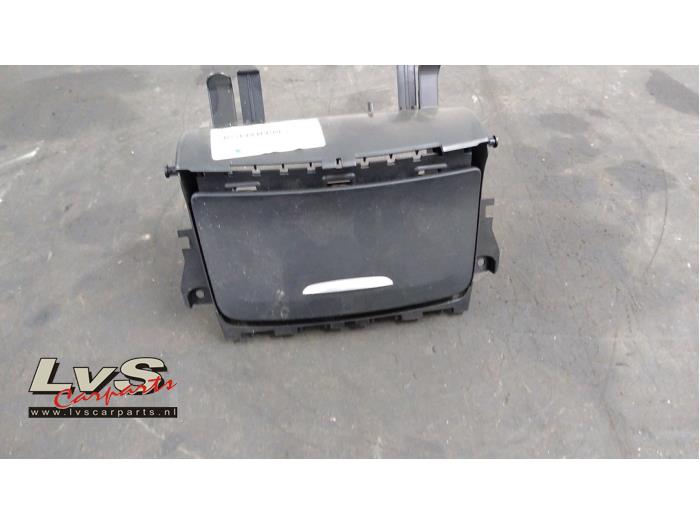 Mercedes CLA Cendrier avant