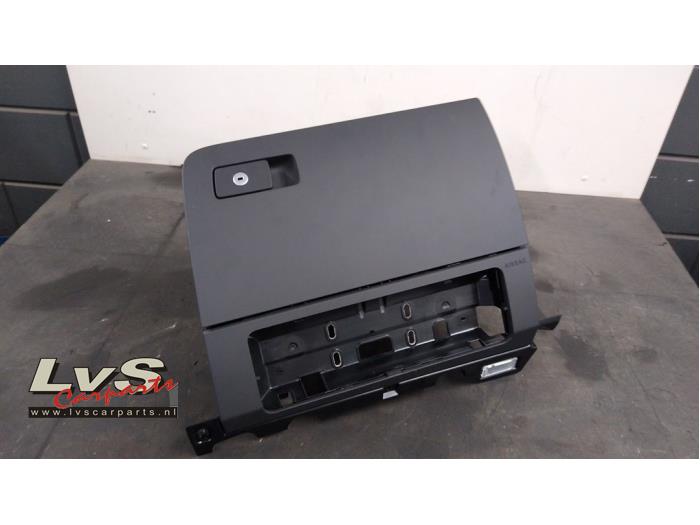 Volkswagen Arteon Glovebox