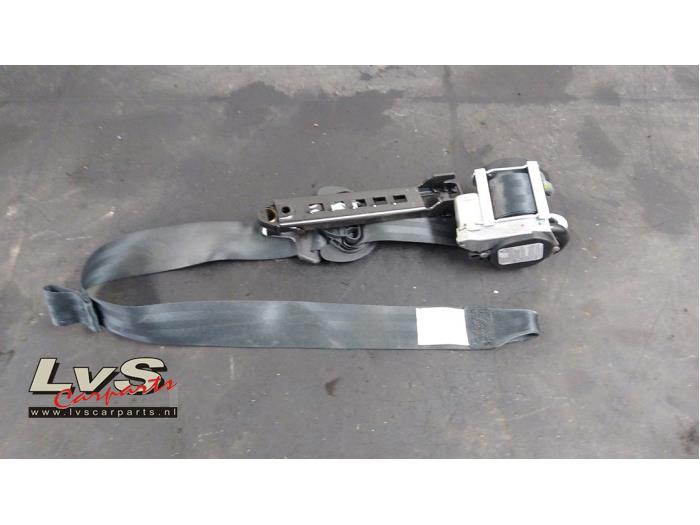 Volkswagen Golf Tendeur de ceinture droit
