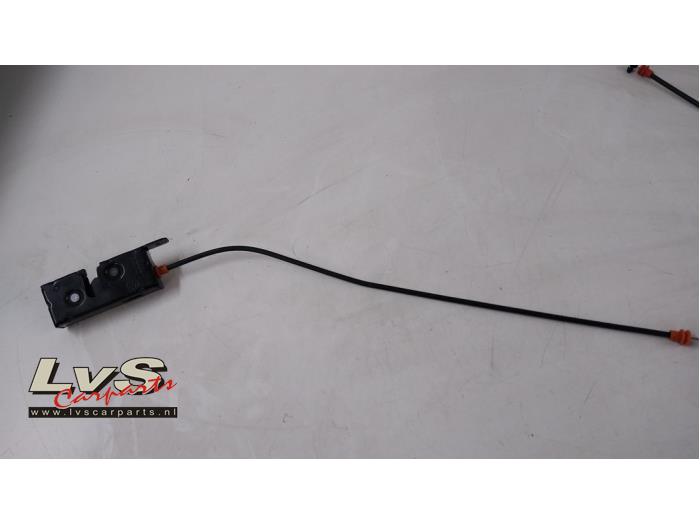 Mini Cooper Tailgate lock mechanism