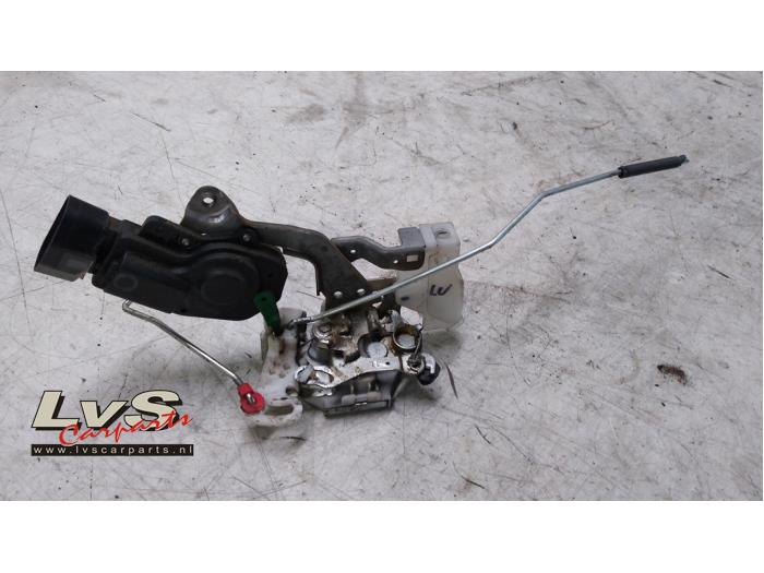 Peugeot 107 Serrure portière mécanique 4portes avant gauche