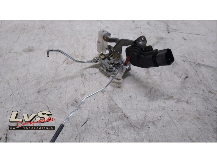 Peugeot 107 Serrure portière mécanique 4portes avant droite