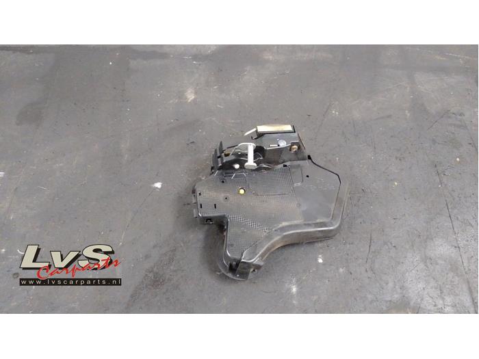 Daihatsu Sirion Serrure portière mécanique 4portes arrière droite