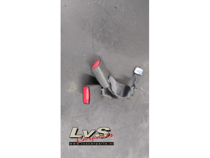 Opel Karl Rear seatbelt buckle, centre