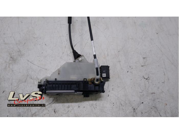 Peugeot 208 Serrure portière mécanique 4portes arrière droite