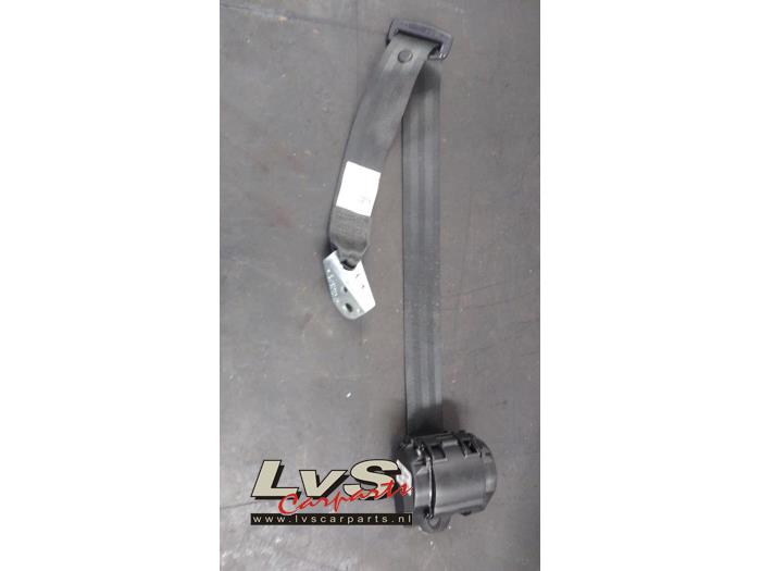 Volkswagen Golf Rear seatbelt, left