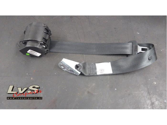 Volkswagen Golf Rear seatbelt, right