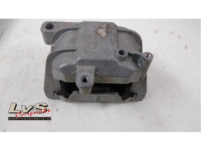 Volkswagen Golf Engine mount