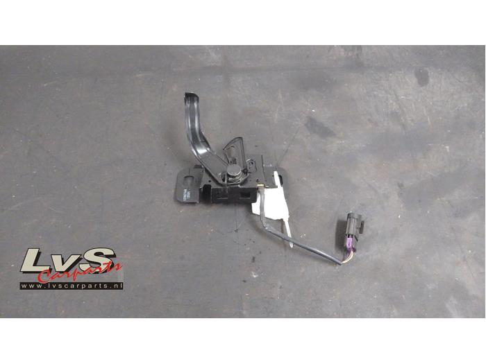 Opel Astra Bonnet lock mechanism