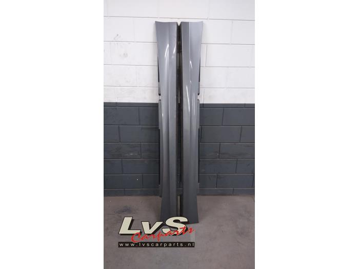 BMW 1-Serie Zijskirt links