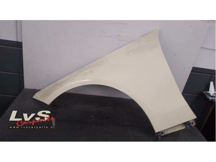 Mercedes E-Klasse Front wing, left