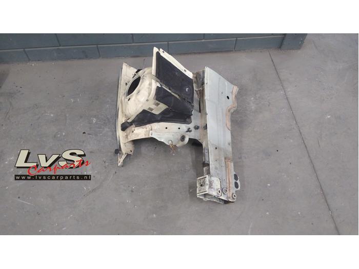 Mercedes E-Klasse Schnittteil rechts vorne