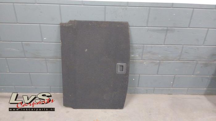 Volkswagen Golf Plaque sol coffre