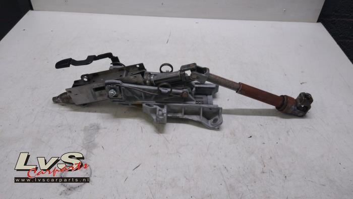 Volvo V40 Steering column housing