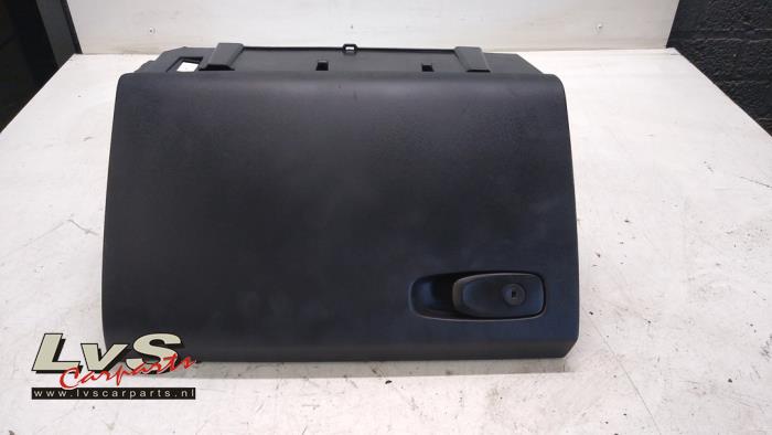 Volvo V40 Glovebox