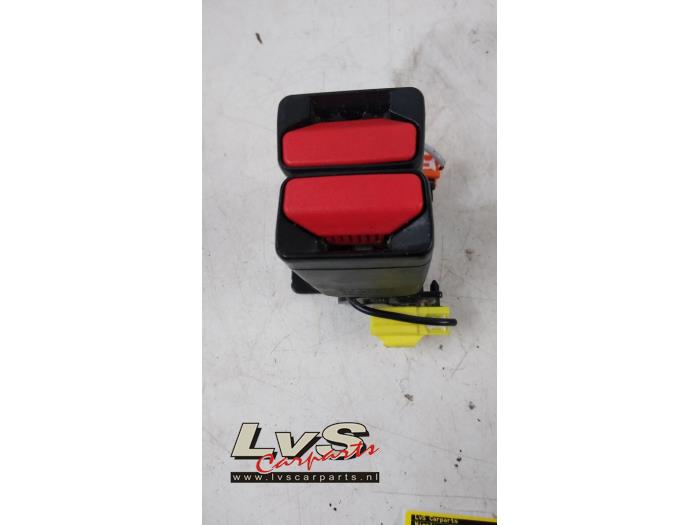 Volvo V40 Rear seatbelt buckle, left