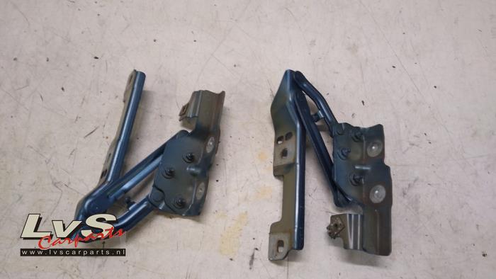 Opel Astra Motorhaube Scharnier