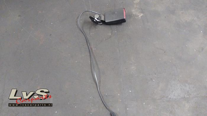 Opel Corsa Insertion ceinture de sécurité arrière droite