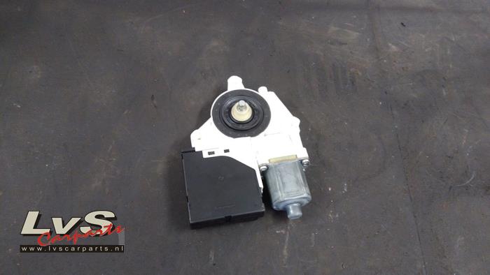 Volkswagen Tiguan Door window motor
