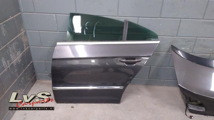Volkswagen Passat Rear door 4-door, left