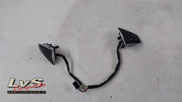 Renault Clio Steering wheel mounted radio control