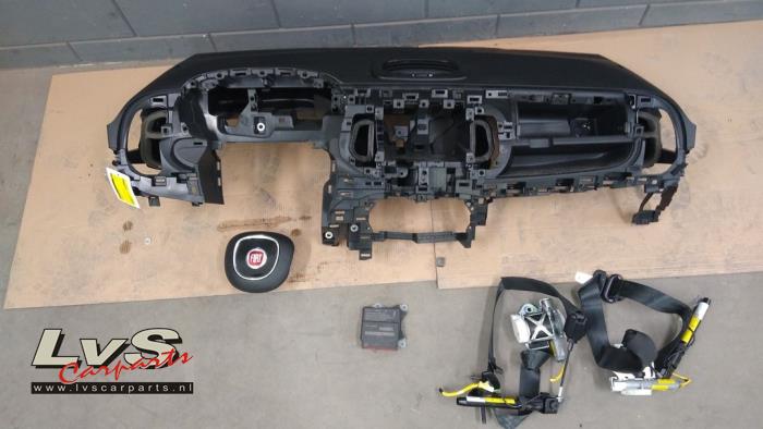 Fiat 500L Airbag set + dashboard