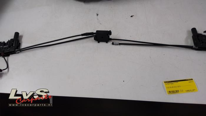 Volkswagen Polo Slotmechaniek Motorkap