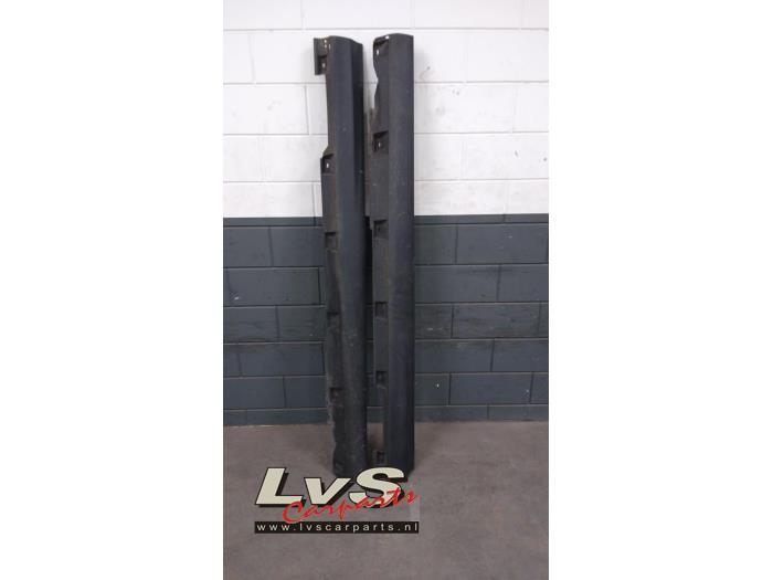 Ford Focus Seitenschürze Set links + rechts