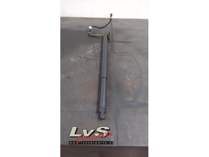 Audi Q2 Heckklappe Motor