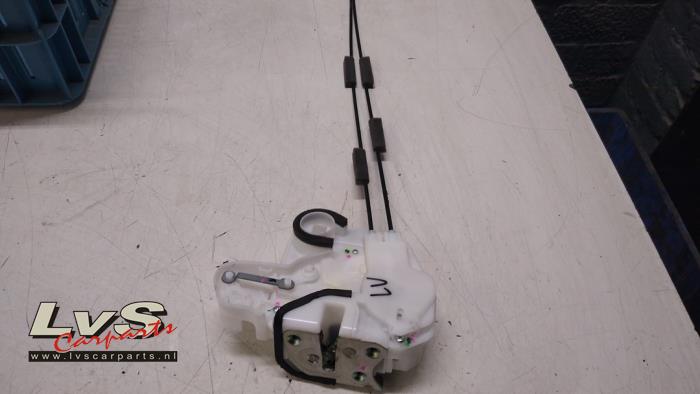 Mitsubishi Space Star Door lock mechanism 4-door, front left