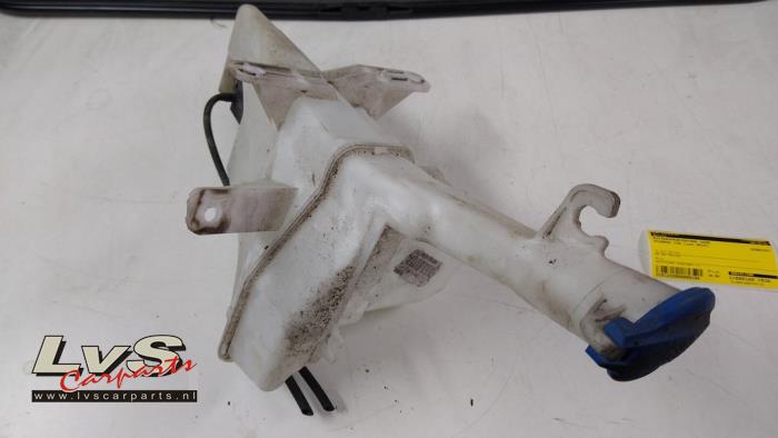 Hyundai I20 Front windscreen washer reservoir