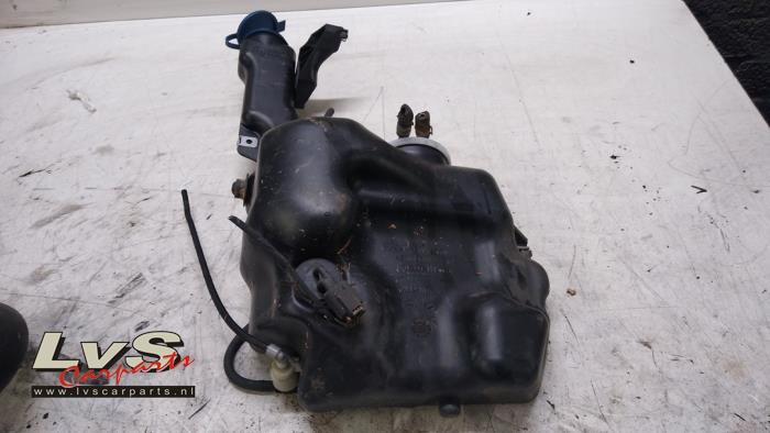 Mercedes C-Klasse Front windscreen washer jet