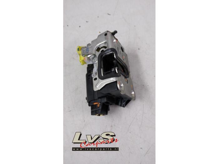 Dacia Duster Serrure portière mécanique 4portes arrière droite