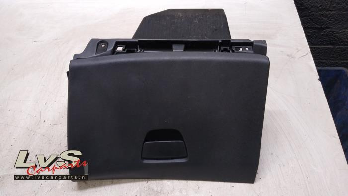 Peugeot 208 Glovebox