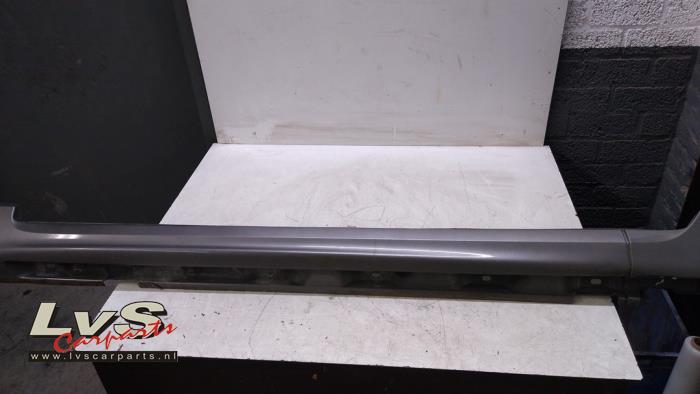 Volvo V70 Zijskirt links