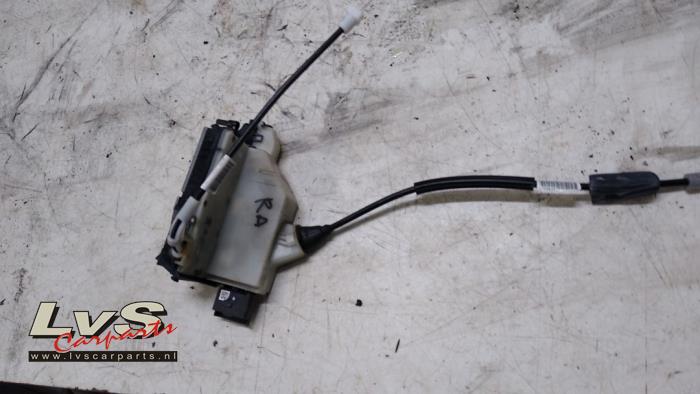 Peugeot 2008 Serrure portière mécanique 4portes arrière droite