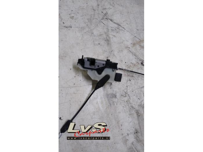 Peugeot 2008 Serrure portière mécanique 4portes avant droite