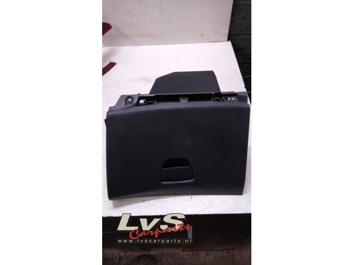 Peugeot 2008 Glovebox