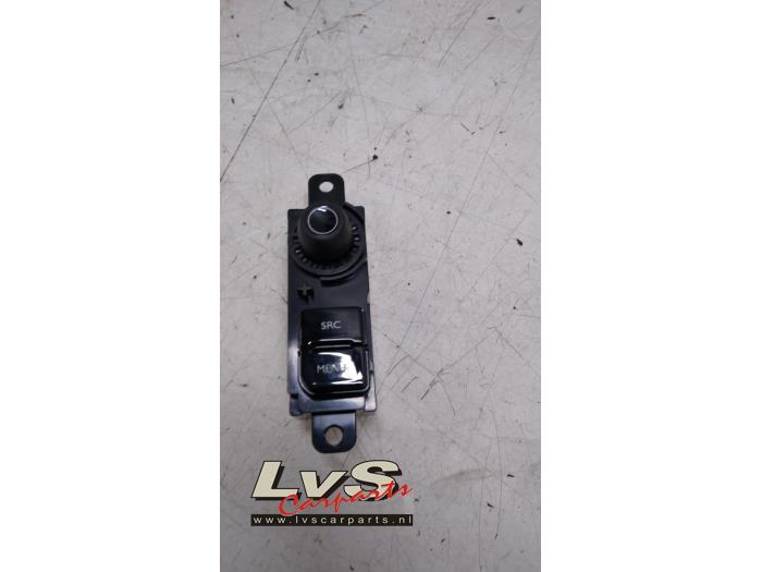 Peugeot 2008 Regeleinheit Multi Media