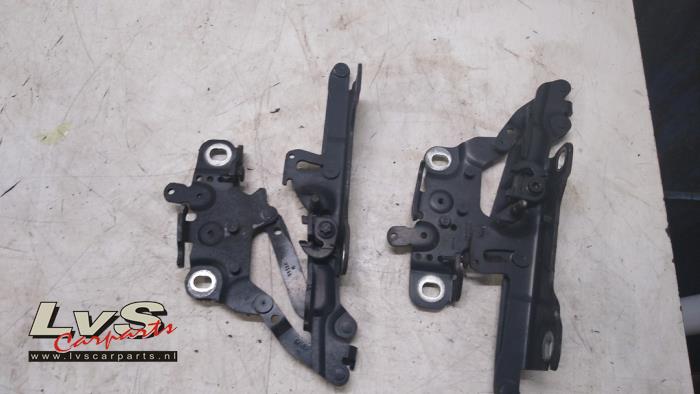 BMW 1-Serie Bonnet Hinge